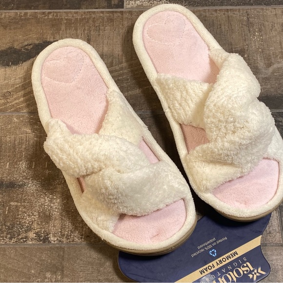 Isotoner signature memory foam machine washable terry knotted slippers cream L - Picture 1 of 3